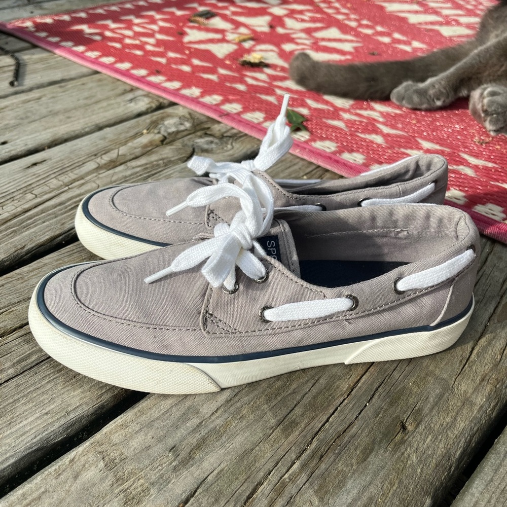 Women’s SPERRY Boat Shoe Loafers, gray w/white laces, very gently used, sz 7 - Picture 3 of 8